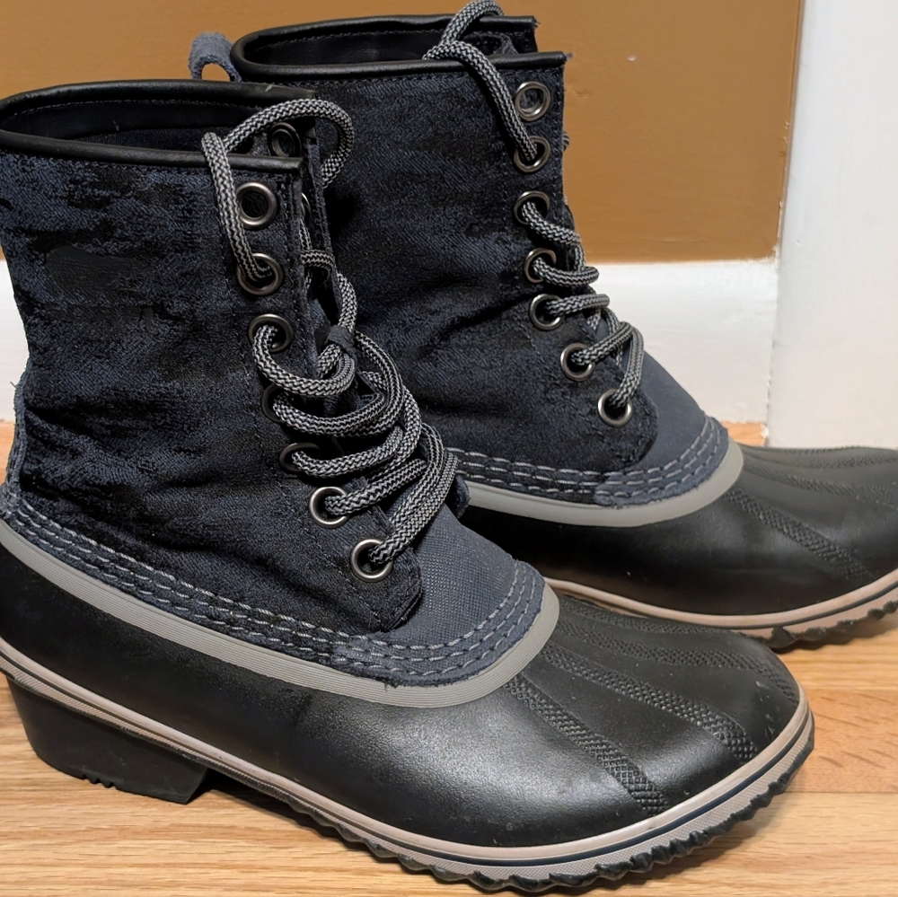 Sorel Black and Gray Lace-Up Winter Boots